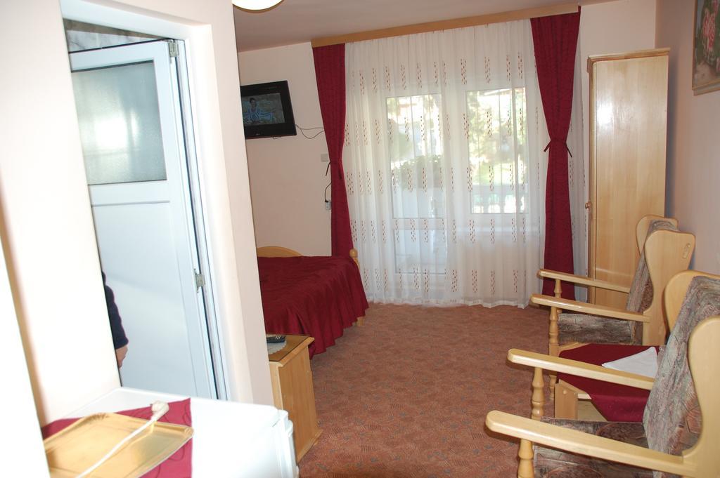 Pension Raluca Sinaia Exterior photo